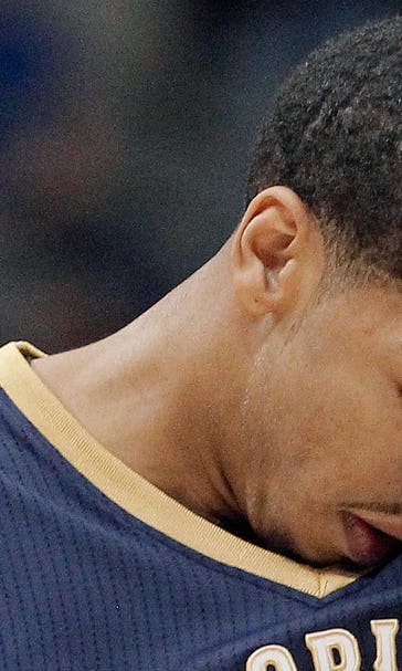 Pelicans' Davis day-to-day with left shoulder sprain